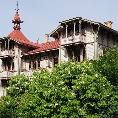 Villa Eira Vandrarhem Hjo Ngoại thất bức ảnh
